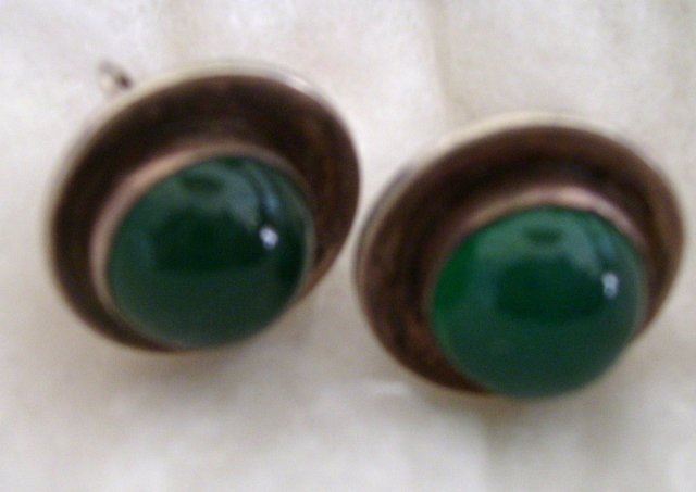 Ladys Vintage Emerald green Jade / Silver earrings