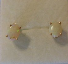 A Pair of Opal Earrings 14K yellow-gold, 1.0 grams
