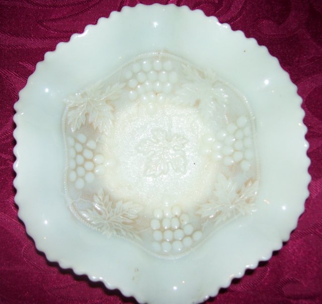 Vintage Northwood, Variant and Rare Custard Glass ''Grape and Cable'' Art Glass Bowl