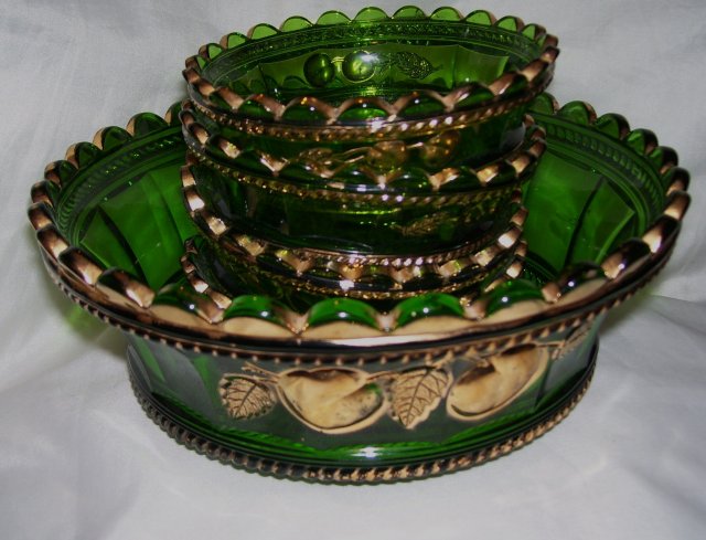 Vintage,Northwood, Intaglio ,'' Peach '' 5 piece Emerald Green Five Piece Berry Set
