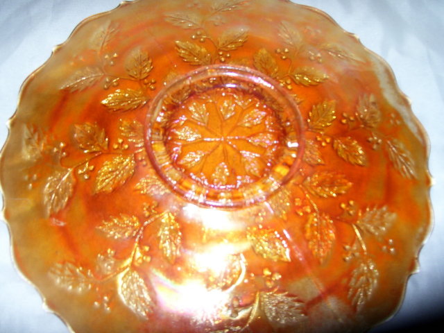 Fenton,'' Holly'' Vintage 10 '' chop plate