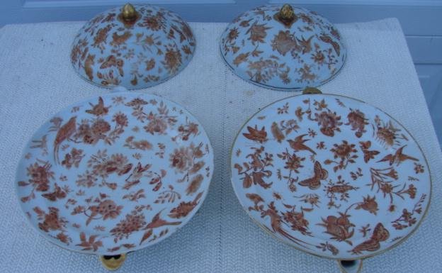 C. 1820 PAIR OF CHINESE EXPORT SACRE D BIRD AND BUTTERFLY SEPIA OT WATER DISHES W/COVERS