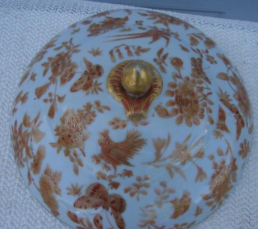 C. 1820 PAIR OF CHINESE EXPORT SACRE D BIRD AND BUTTERFLY SEPIA OT WATER DISHES W/COVERS