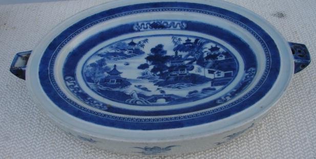 C. 1820 CHINESE EXPORT NANKING OVAL HOT WATER PLATTER