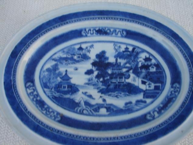 C. 1820 CHINESE EXPORT NANKING OVAL HOT WATER PLATTER
