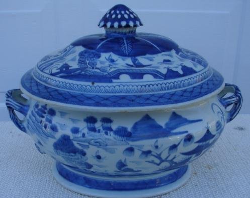 C. 1880 CHINESE EXPORT BLUE CANTON SOUP TUREEN W/COVER SOUP TUREEN