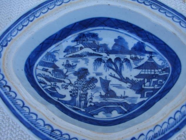 C. 1890 CHINESE EXPORT BLUE CANTON VEGETABLE DISH