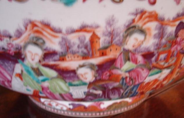 C. 1770 CHINESE EXPORT MANDARIN PALETTE BOWL 14 1/2
