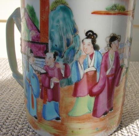 C. 1820 CHINESE EXPORT ROSE MANDARIN MUG