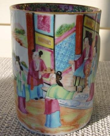 C. 1820 CHINESE EXPORT ROSE MANDARIN MUG