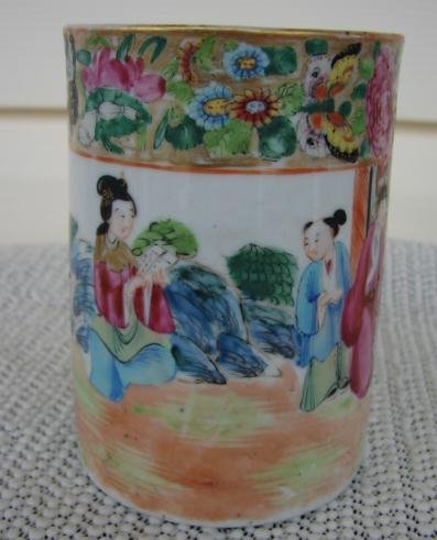 C. 1820 CHINESE EXPORT ROSE MANDARIN MUG