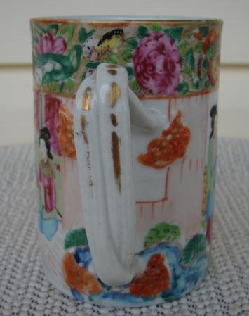 C. 1820 CHINESE EXPORT ROSE MANDARIN MUG