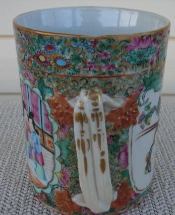 C. 1800 CHINESE EXPORT ROSE MEDALLION MUG 5 3/4