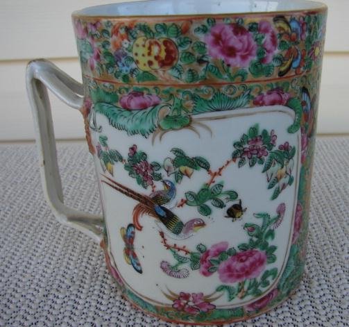 C. 1800 CHINESE EXPORT ROSE MEDALLION MUG 5 3/4