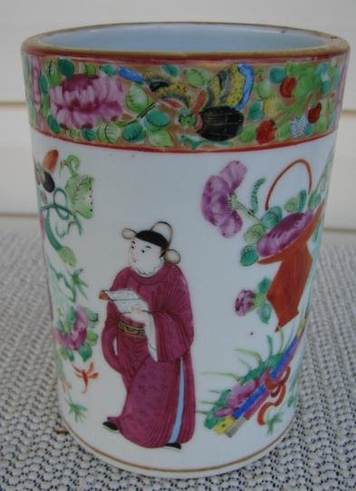 C. 1820 CHINESE EXPORT MANDARIN BRUSH POT