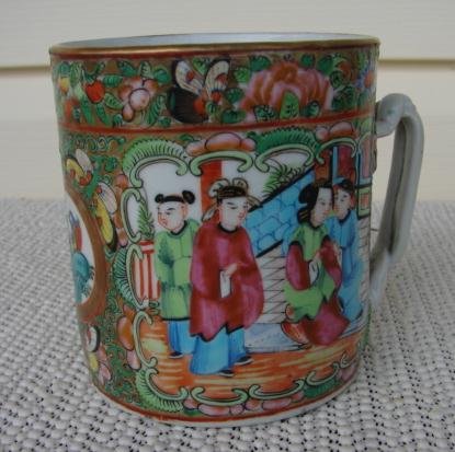 C. 1830-1840 CHINESE EXPORT ROSE MEDALLION MUG/TANKARD