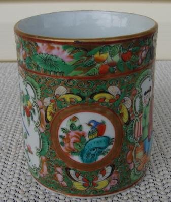 C. 1830-1840 CHINESE EXPORT ROSE MEDALLION MUG/TANKARD