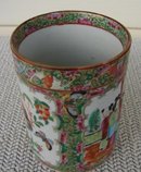 C. 1830-1840 CHINESE EXPORT ROSE MEDALLION MUG W/BEETLE