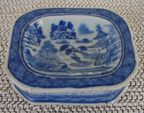 C. 1820 BLUE CANTON SALT TRENCHERS