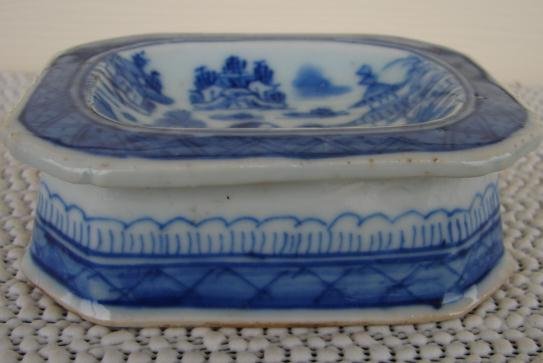 C. 1820 BLUE CANTON SALT TRENCHERS