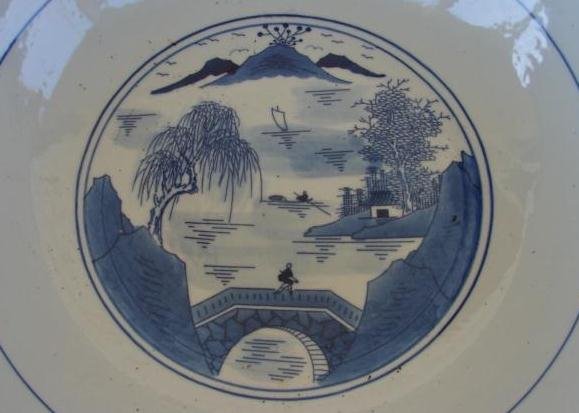 MID 20TH. CENTURY BLUE CANTON BOWL