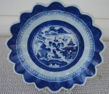 C. 1880 CHINESE EXPORT BLUE CANTON SAW TOOTH BOWL