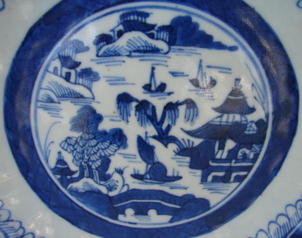 C. 1880 CHINESE EXPORT BLUE CANTON SAW TOOTH BOWL