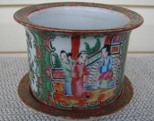 C. 1880 CHINESE EXPORT ROSE MEDALLION CACHE POT