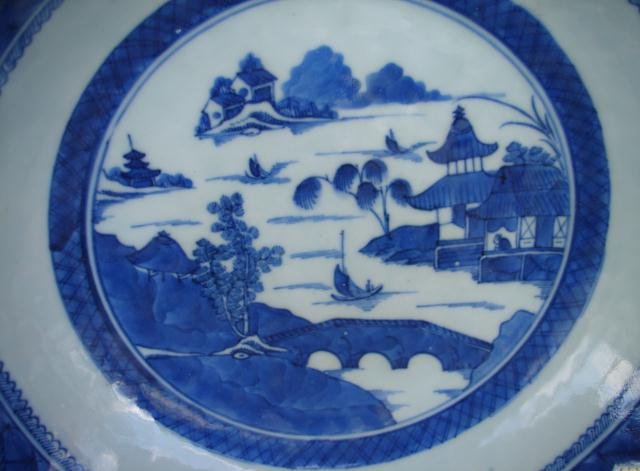 C. 1880 CHINESE EXPORT BLUE CANTON SAW TOOTH LARGE BOWL