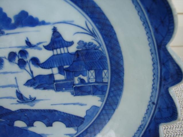C. 1880 CHINESE EXPORT BLUE CANTON SAW TOOTH LARGE BOWL