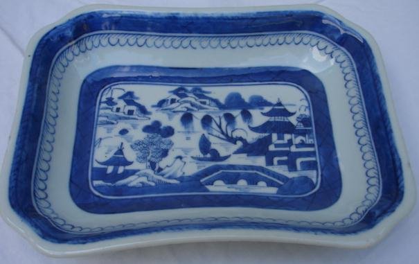 C. 1850 CHINESE EXPORT BLUE CANTON SERVING DISH