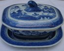 C. 1850 CHINESE EXPORT BLUE CANTON SAUCE TUREEN W/UNDER-PLATE
