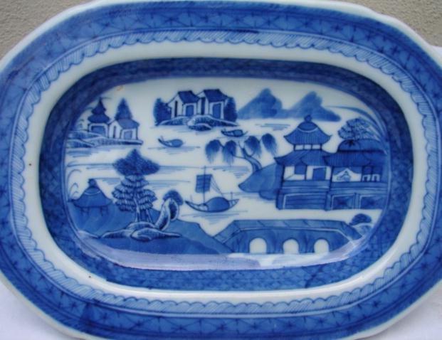C. 1850 CHINESE EXPORT BLUE CANTON SAUCE TUREEN W/UNDER-PLATE