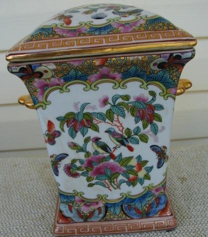 FAMILLE ROSE CANTON BOUGH POT W/COVER