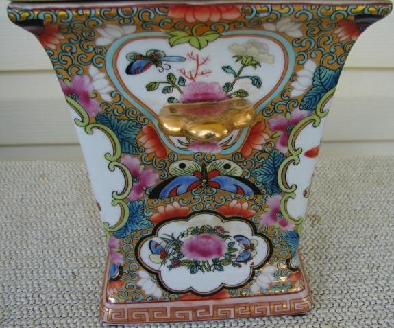 FAMILLE ROSE CANTON BOUGH POT W/COVER
