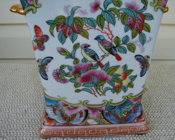 FAMILLE ROSE CANTON BOUGH POT W/COVER