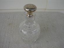 C. 1920 VICTORIAN CUT CRYSTAL CRUET W.SILVER STOPPER