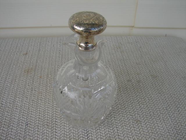 C. 1920 VICTORIAN CUT CRYSTAL CRUET W.SILVER STOPPER