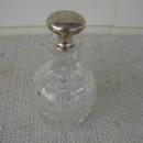 C. 1920 VICTORIAN CUT CRYSTAL CRUET W.SILVER STOPPER