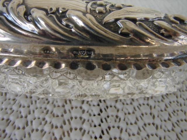 C. 1920 CRYSTAL BOX W/SILVER TOP