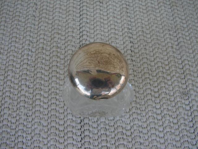 C. 1920 SMELLING SALTS BOTTLE W/STERLING TOP