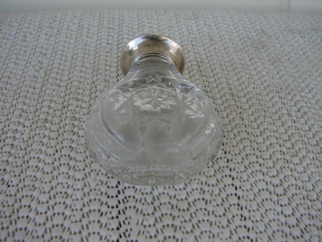 C. 1920 SMELLING SALTS BOTTLE W/STERLING TOP