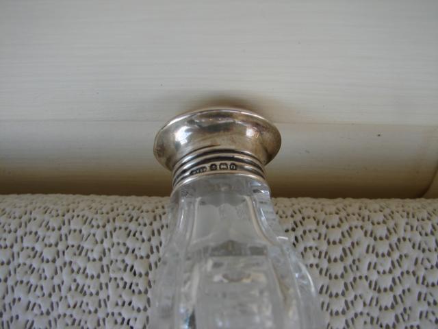 C. 1920 SMELLING SALTS BOTTLE W/STERLING TOP
