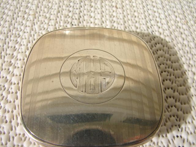 C. 1920 CRYSTAL GLASS DRESSING JAR W/TOP