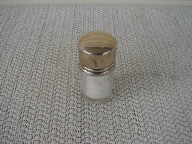 C. 1920 GLASS SMELLING SALTS BOTTLE