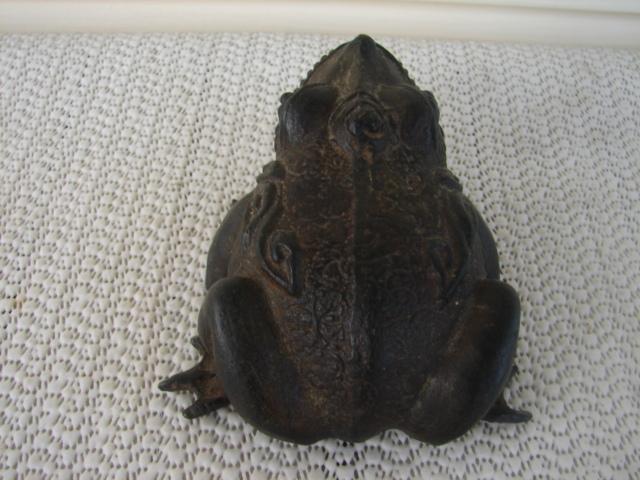 18TH. CENTURY CHINESE BRONZE FROG