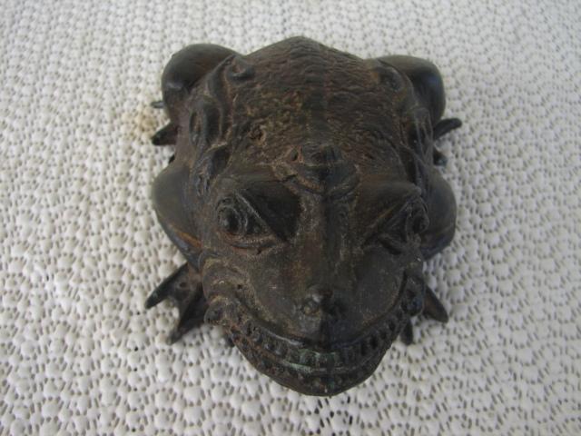 18TH. CENTURY CHINESE BRONZE FROG