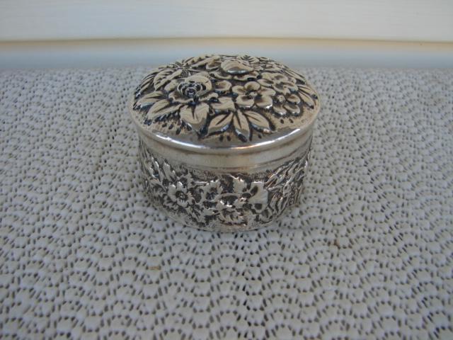 C. 1920 STERLING SILVER SNUFF BOX W/COVER