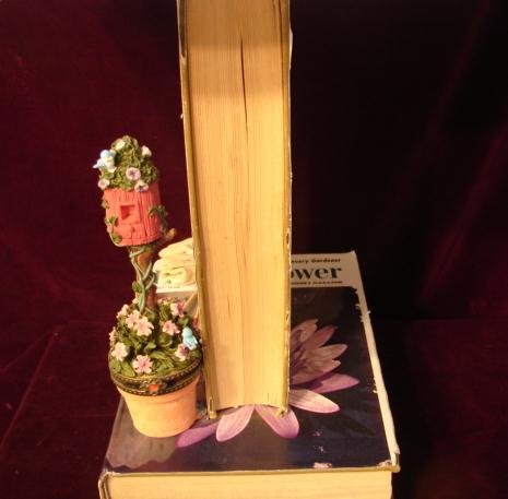 GARDEN BOOK LAMP
