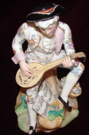 EUROPEAN GERMAN PORCELAIN FIGUREINE W/MANDOLIN